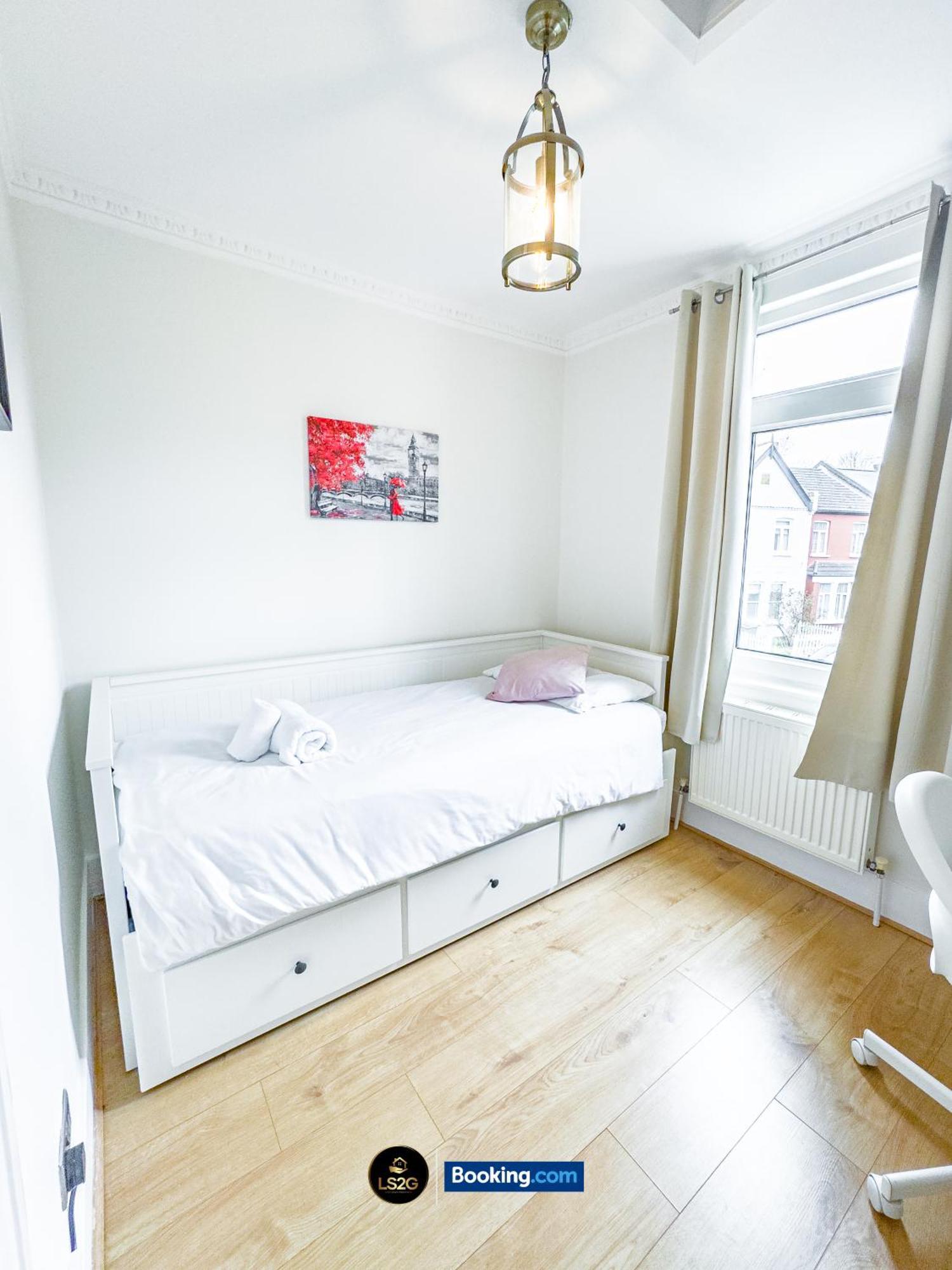 Stunning House By Ls2G Short Lets & Serviced Accommodation Greater London With Free Wifi Luaran gambar