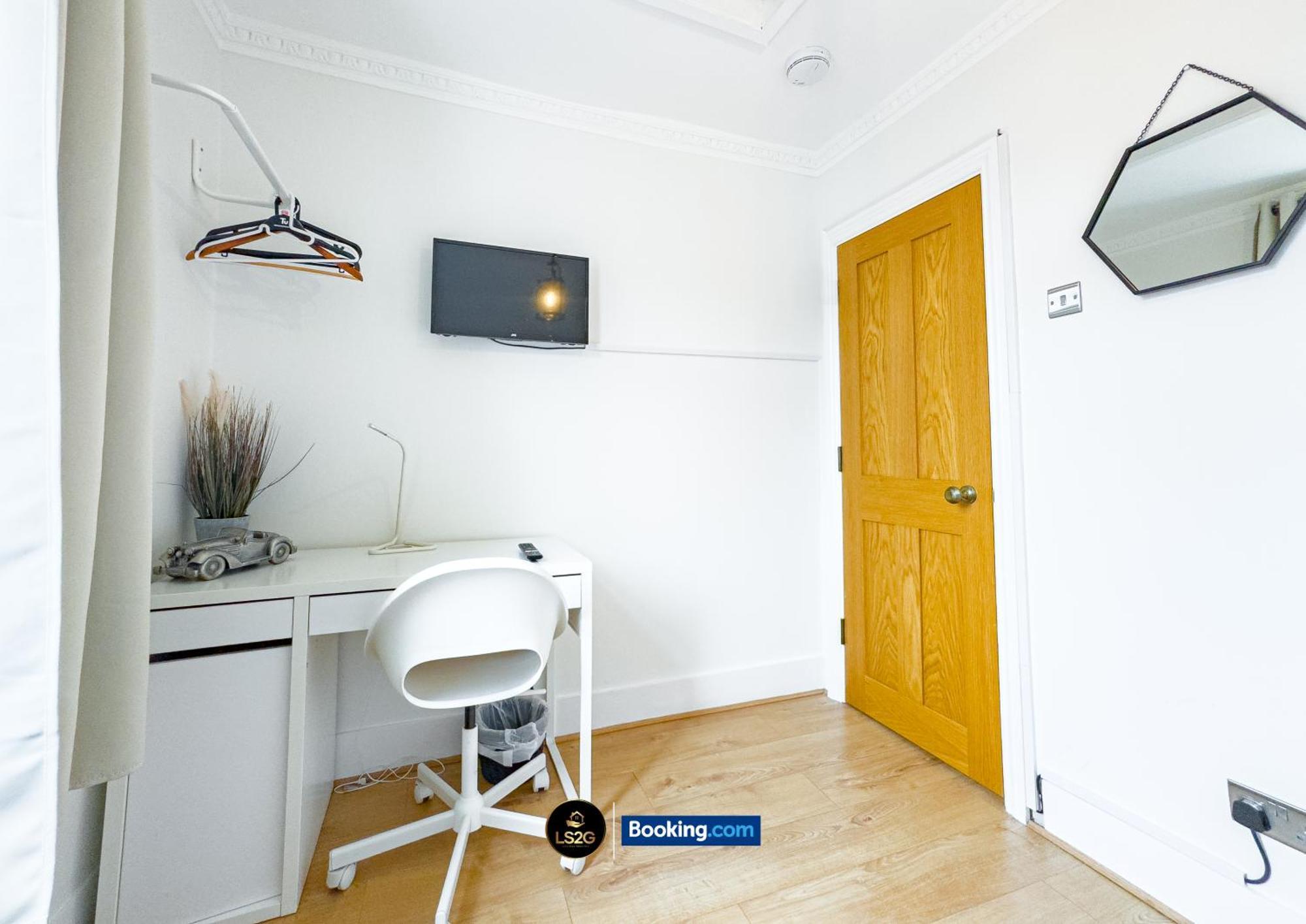 Stunning House By Ls2G Short Lets & Serviced Accommodation Greater London With Free Wifi Luaran gambar