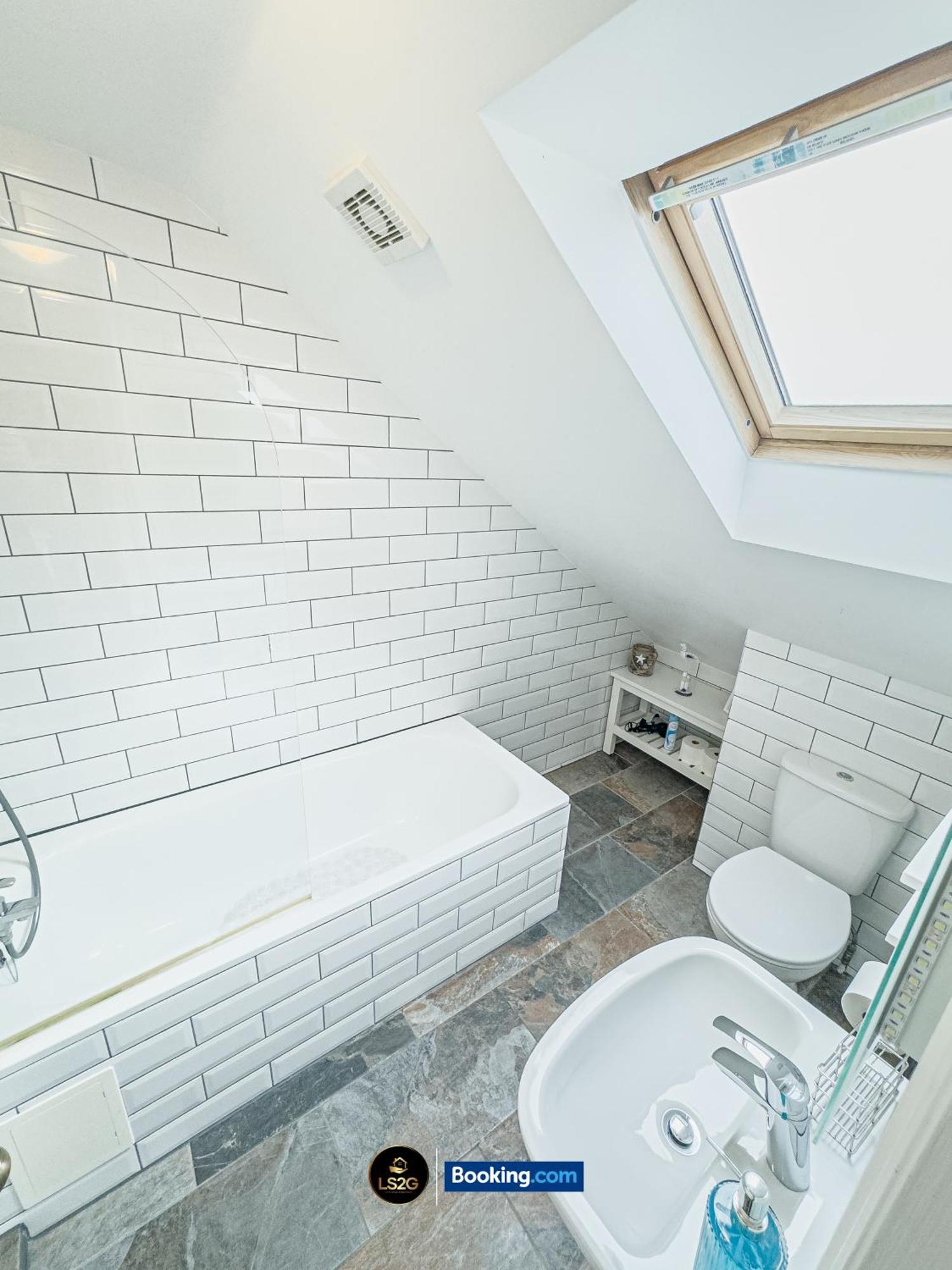 Stunning House By Ls2G Short Lets & Serviced Accommodation Greater London With Free Wifi Luaran gambar